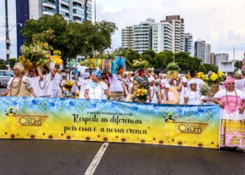 Balaio da Oxum pede respeito na praia da Ponta Negra