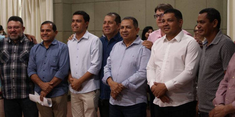 Prefeito de Rio Preto da Eva é aclamado presidente da Associação de Municípios