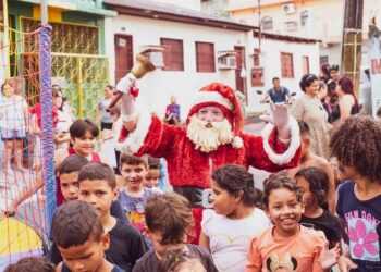 Comunitários do Educandos realizam ‘Natal dos Sorrisos’
