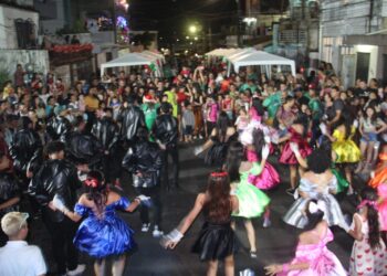 Grease de Natal arrasta multidão no Santa Luzia