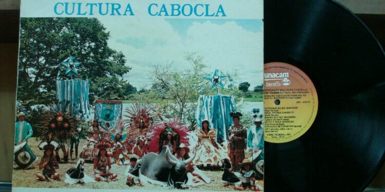 Boi Caprichoso realiza exposição com fotos dos anos 1990