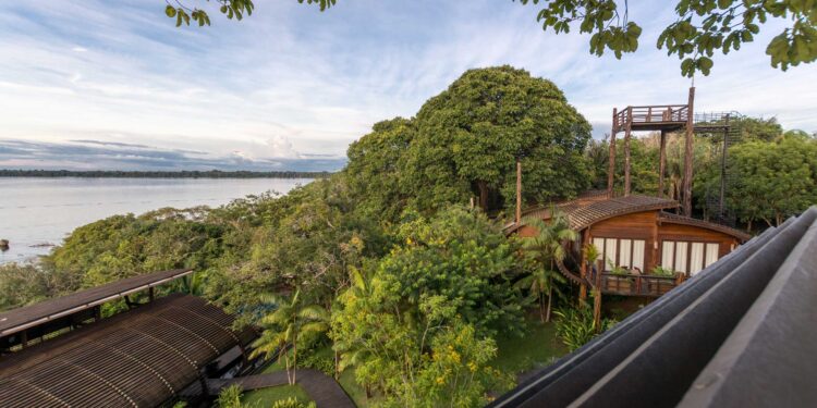 Conheça o hotel de Novo Airão que virou cenário de reality da Netflix