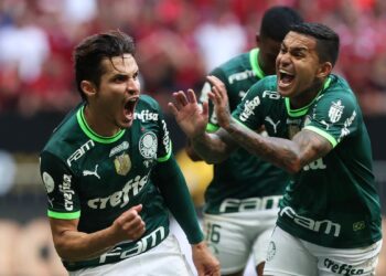 De virada, Palmeiras vence Flamengo e leva Supercopa do Brasil