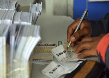 Mega-Sena acumula e prêmio vai para R$ 42 milhões