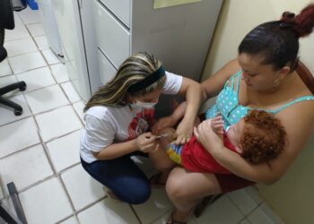 Ação da Prefeitura leva vacina contra a Covid-19 para crianças que moram no entorno da UBS Lago do Aleixo