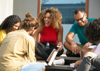 Dia do Riso: rir faz bem para a saúde física e mental