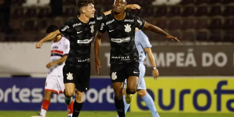 Mais uma vez Fast sai na frente, mas perde de virada para o Timão na Copinha