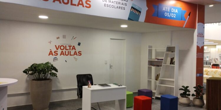 Manauara Shopping arrecada doações de materiais escolares