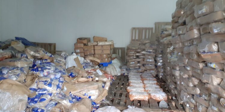 Agentes apreendem mais de 21 toneladas de carne vencida em Manaus