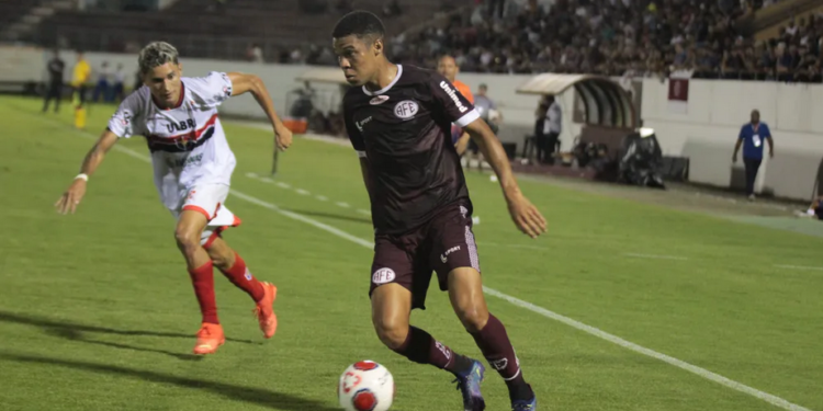 Fast sai na frente, mas pega virada da Ferroviária