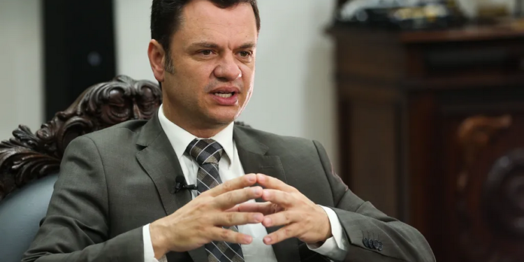 Anderson Torres é preso pela Polícia Federal após chegar a Brasília