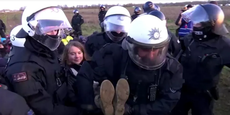 Greta Thunberg é detida pela polícia na Alemanha