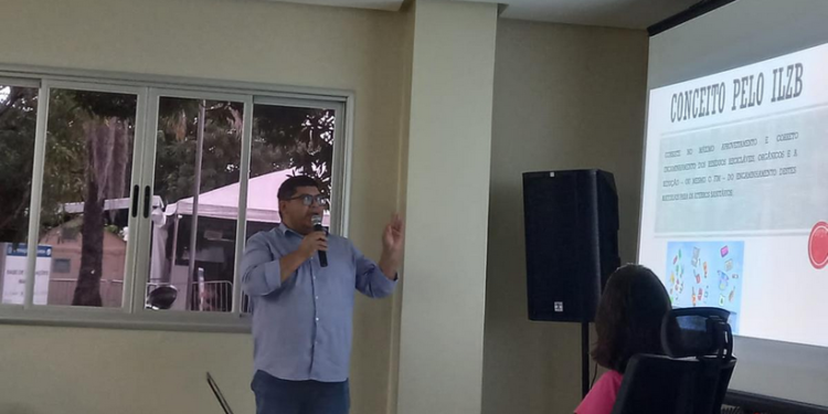 Coletivo apresenta em congresso iniciativas de sucesso na área educacional
