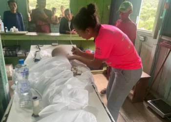 Morre indígena fotografada em estado grave de desnutrição