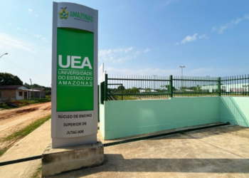 Deputado assina termo de cooperação técnica entre UEA e Prefeitura de Jutaí