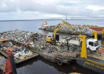 500 toneladas de lixo são retiradas de rios e igarapés