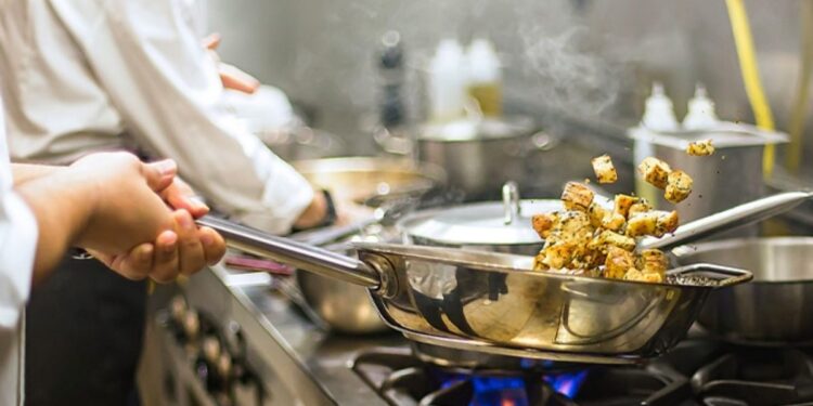 Setor da Alimentação Fora do Lar fecha 2022 sem repassar aumento dos insumos, mostra IPCA
