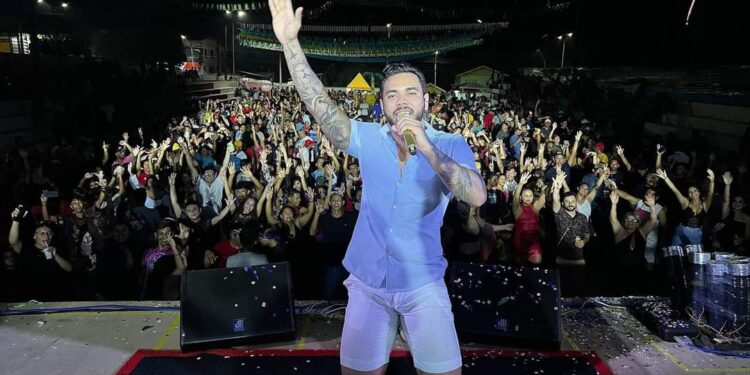 Resenha Nobre entra na folia e apresenta ‘Bloco Abraça e Beija’