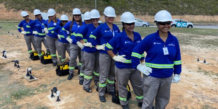 Primeira equipe de agentes de saneamento formada 100% por mulheres inicia trabalho na Águas de Manaus