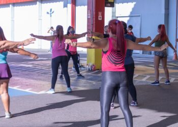 Aula de Zumba do Super Nova Era é opção divertida para quem deseja iniciar uma atividade física
