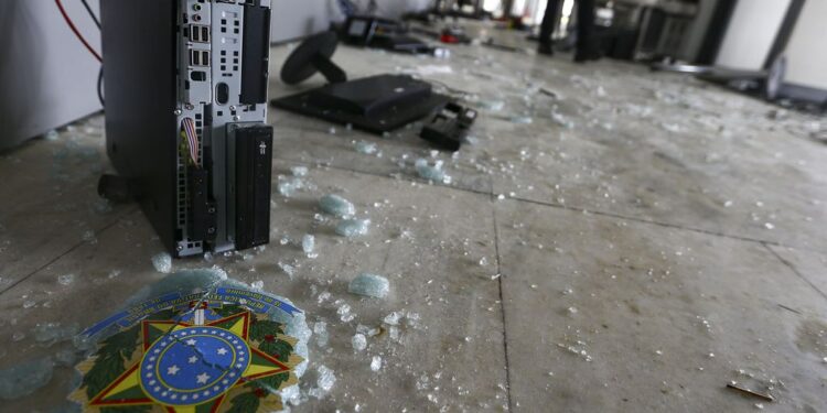 Conservadores? Fotógrafo oficial de Lula teve equipamento roubado durante invasão