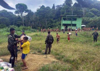 Governo Lula distribui 4 toneladas de alimentos para comunidades yanomami