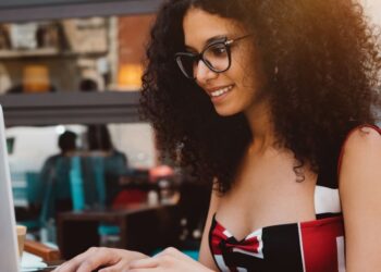 Serasa oferece descontos de até 99% e parcelamento estendido para dívidas com universidades