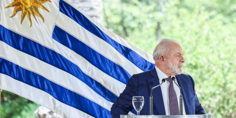 No Uruguai, Lula defende acordo entre China e Mercosul