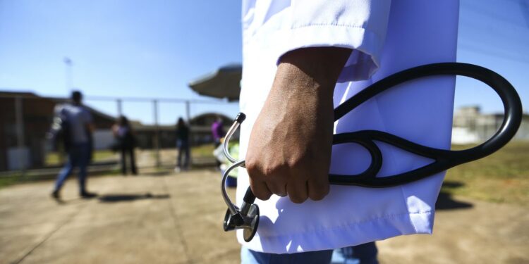 Justiça autoriza recontratação de cubanos do Mais Médicos