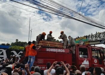 Maior ídolo do Vasco, Roberto Dinamite é sepultado no Rio de Janeiro