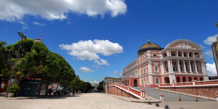 Teatro Amazonas é considerado o monumento mais bonito do Brasil, diz pesquisa