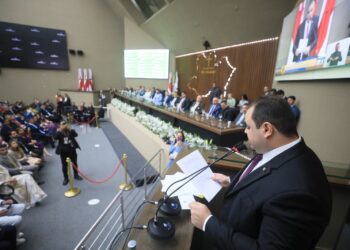 Roberto Cidade é reeleito presidente da Assembleia com votos de todos os deputados