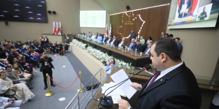 Roberto Cidade é reeleito presidente da Assembleia com votos de todos os deputados