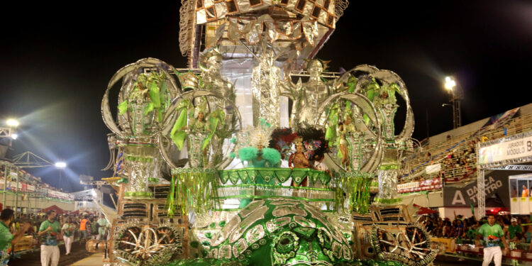 Aparecida é a campeã do Carnaval de Manaus 2023