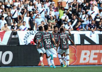 Vasco duela com Fluminense; veja onde assistir