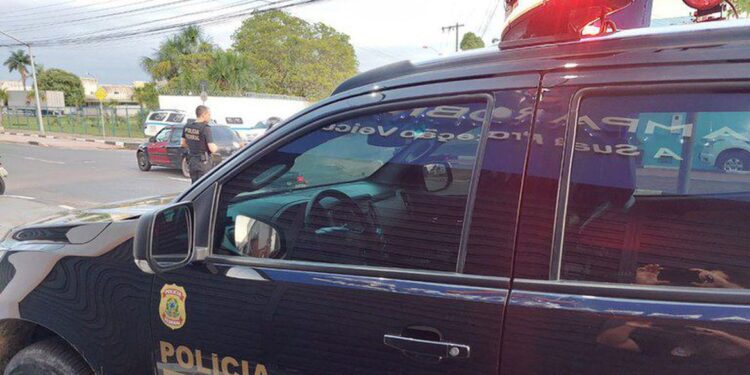 PF faz operação contra comércio de ouro ilegal extraído em Roraima