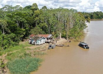 No Amazonas, comitiva e forças de segurança visitam Vale do Javari