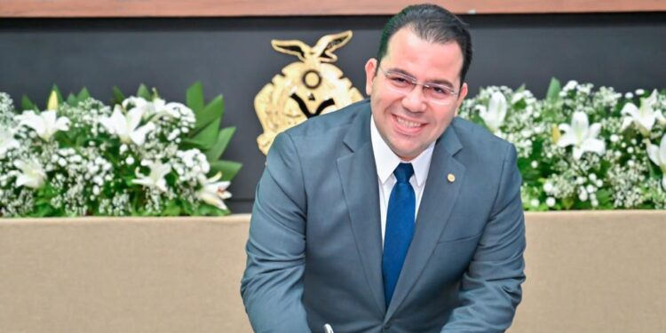 Wilker Barreto é empossado para segundo mandato