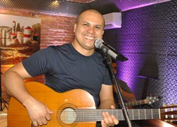 Músicos locais embalam a programação do Millennium Shopping 