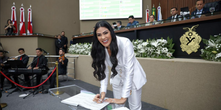 Deputada Mayra Dias diz que vai trabalhar ao lado da população do Amazonas