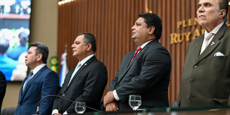 Presidente da Câmara destaca união entre poderes durante posse dos deputados