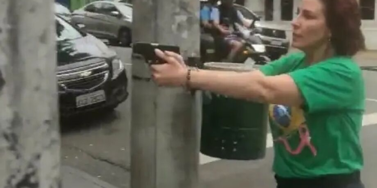 Gilmar Mendes abre inquérito contra Carla Zambelli