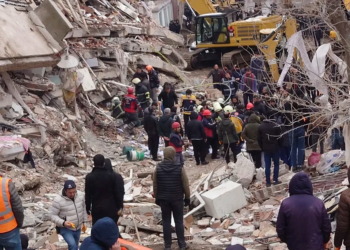 Terremoto deixa mais de 1.200 mortos e milhares de feridos na Turquia e na Síria