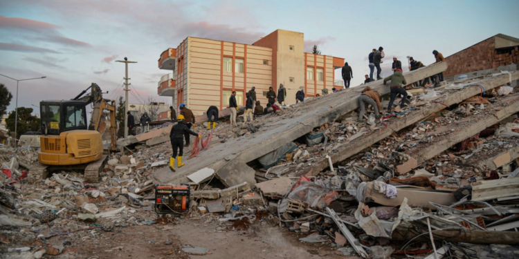 Número de mortos em terremoto na Turquia e Síria passa de 17 mil