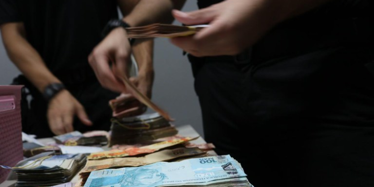 Com ação em Manaus, PF desmonta esquema bilionário de ouro clandestino