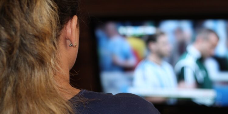 Batendo os streamings: TV aberta ainda é a queridinha dos brasileiros de todas as idades