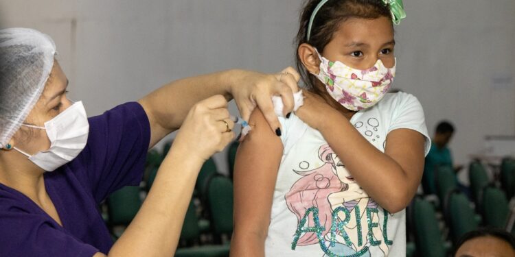 Covid: Dose de reforço para crianças de 3 e 4 anos é liberada