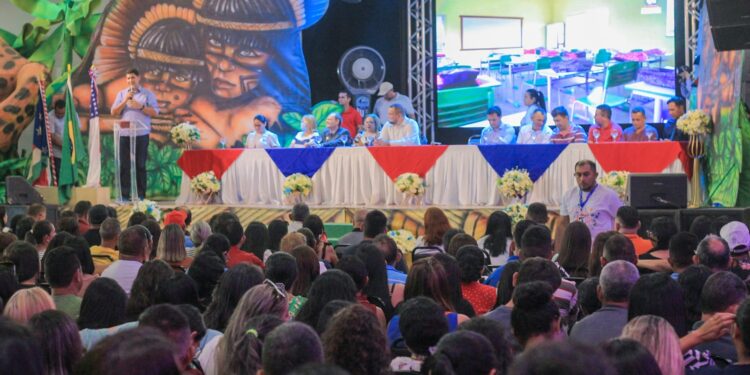 Ano escolar em Parintins é aberto com jornada pedagógica