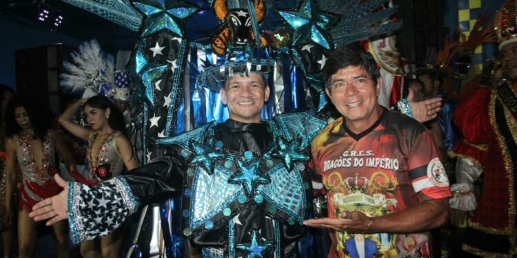 Dragões do Império realiza venda de fantasias