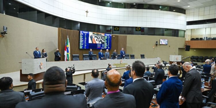 Câmara Municipal de Manaus rende homenagens ao ex-governador Amazonino
